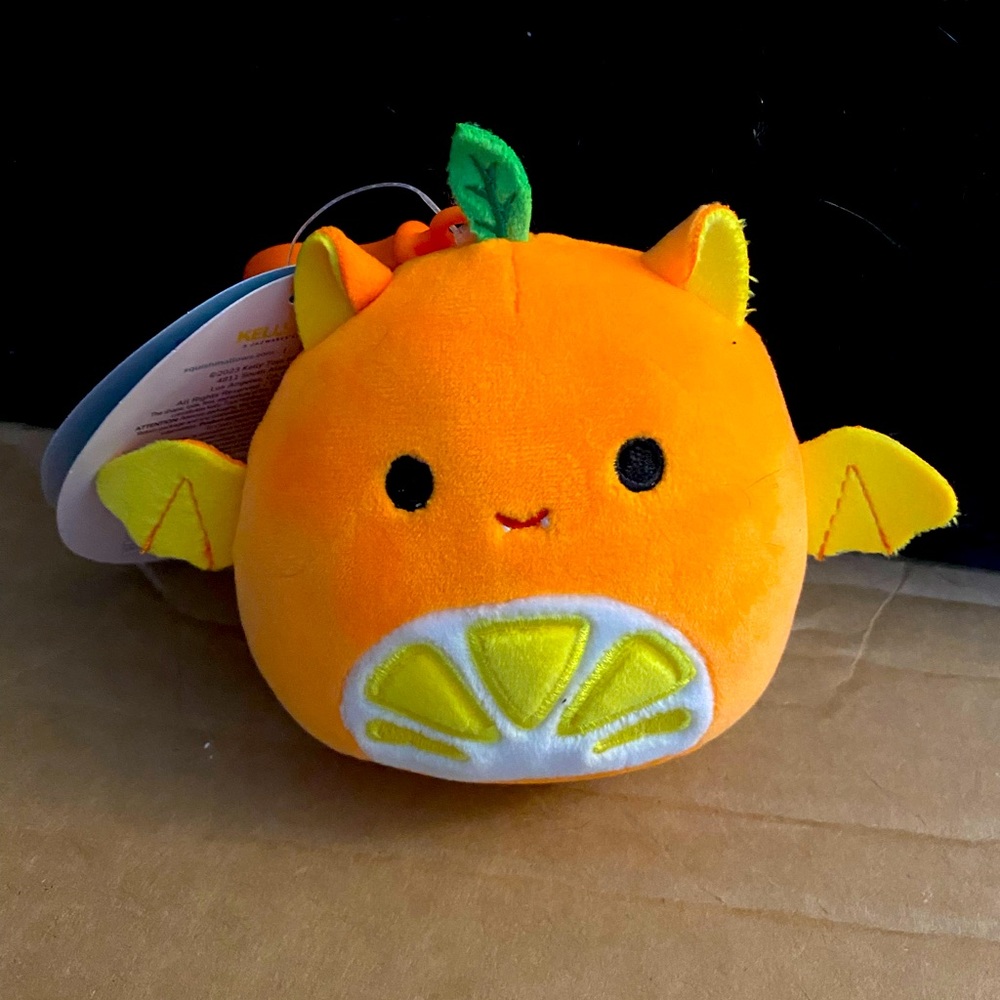 NWT Barnet the fruit bat clip Squishmallow